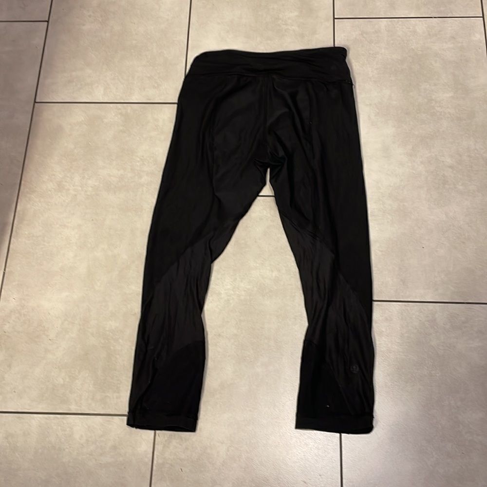 Lululemon Athletica woman’s black Capri - Picture 3 of 10
